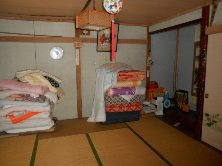 収納たっぷりの畳部屋