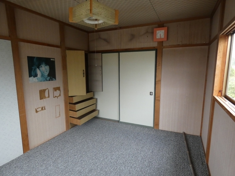 収納豊富な洋室