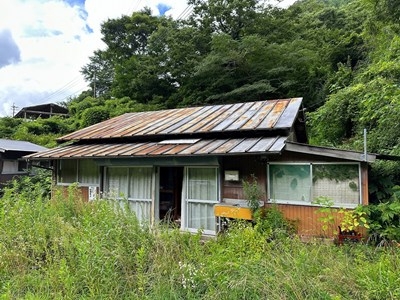 自然に囲まれた古民家