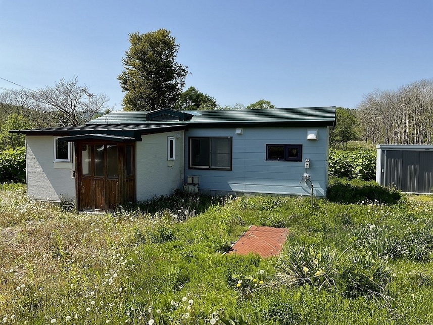 自然に囲まれた平屋