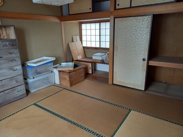 収納豊富な畳部屋