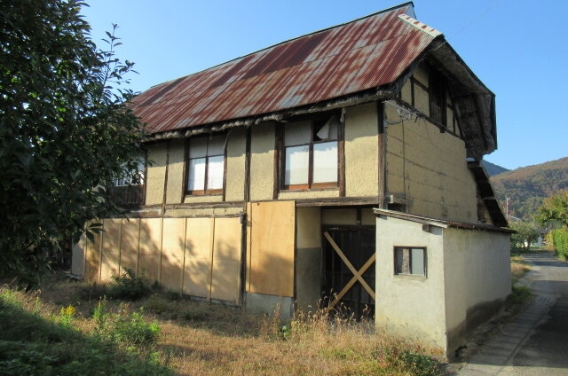 歴史を感じる古民家外観