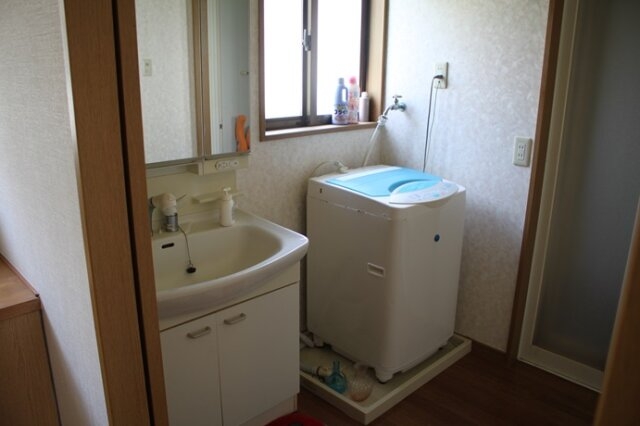 清潔感あふれる洗面スペース