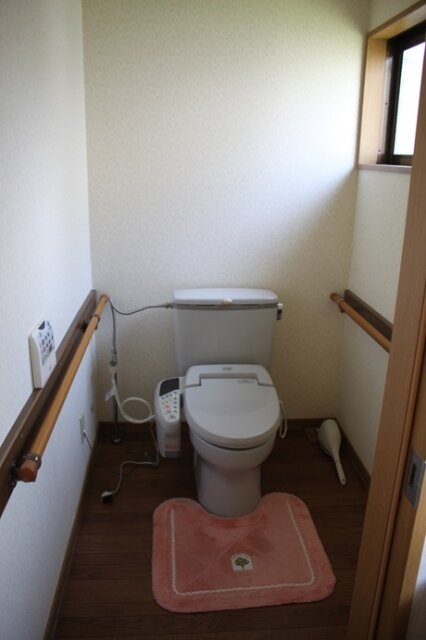 温水洗浄便座付きトイレ