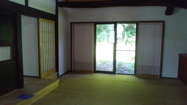 庭へ繋がる和室