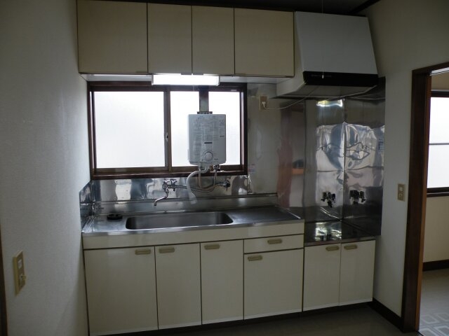 シンプルで機能的なキッチン