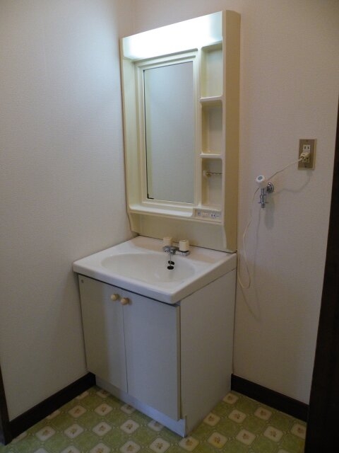 コンパクトで機能的な洗面台