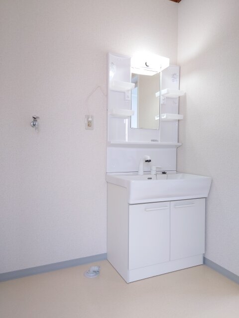 機能性と収納力を備えた洗面台