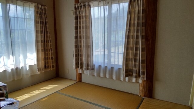 柔らかな光が差し込むくつろぎの和室