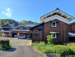小学校近！山川海が近くにある、広々としたこだわりの一軒家+別棟。倉庫、農地付。_1